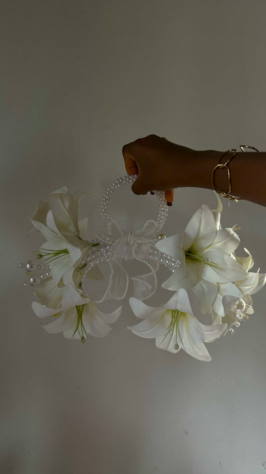 The IVORY BOW bouquet (beaded handle)